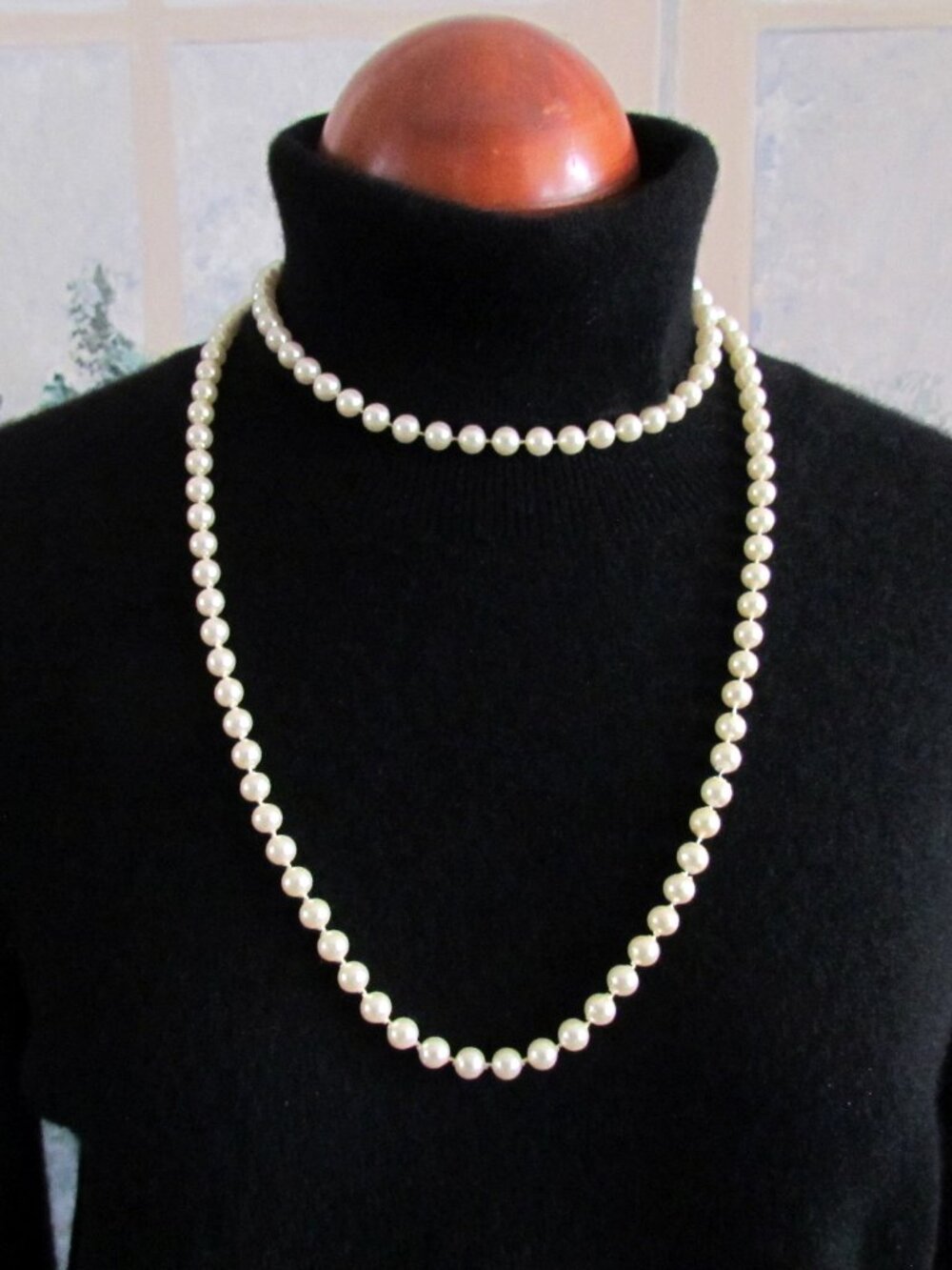 LONG PEARL NECKLACE, FLAPPER ROARING 20s COSTUME ACCESSORY, 24" LONG OFF-WHITE - Picture 4 of 4